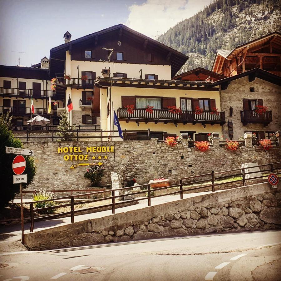 Hotel Ottoz Meuble กูร์มาเยอร์ ภายนอก รูปภาพ
