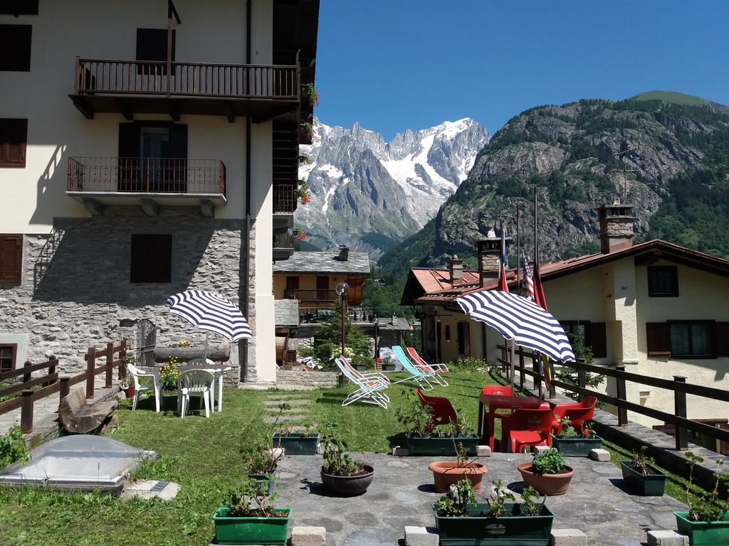 Hotel Ottoz Meuble กูร์มาเยอร์ ภายนอก รูปภาพ