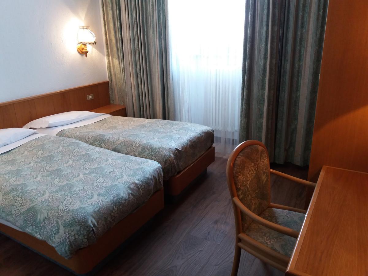 Hotel Ottoz Meuble กูร์มาเยอร์ ภายนอก รูปภาพ