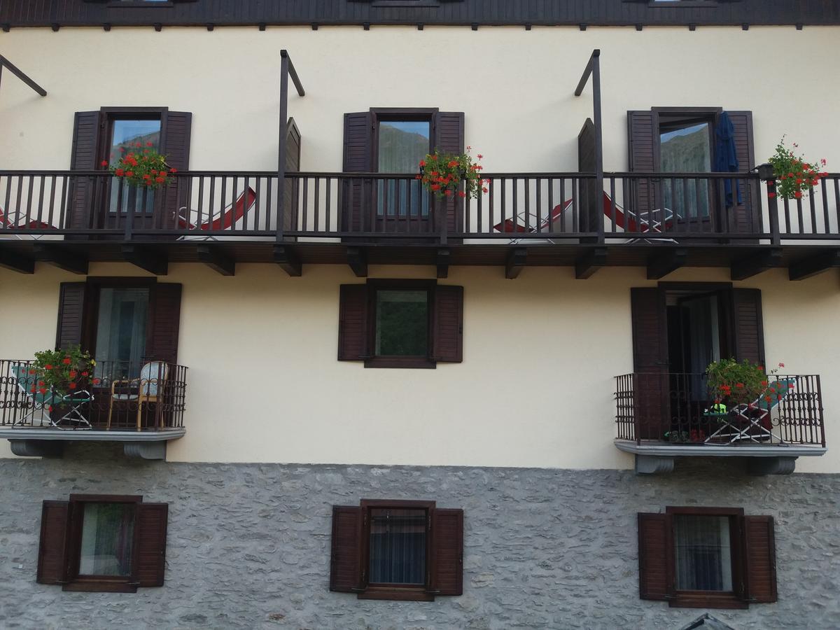 Hotel Ottoz Meuble กูร์มาเยอร์ ภายนอก รูปภาพ