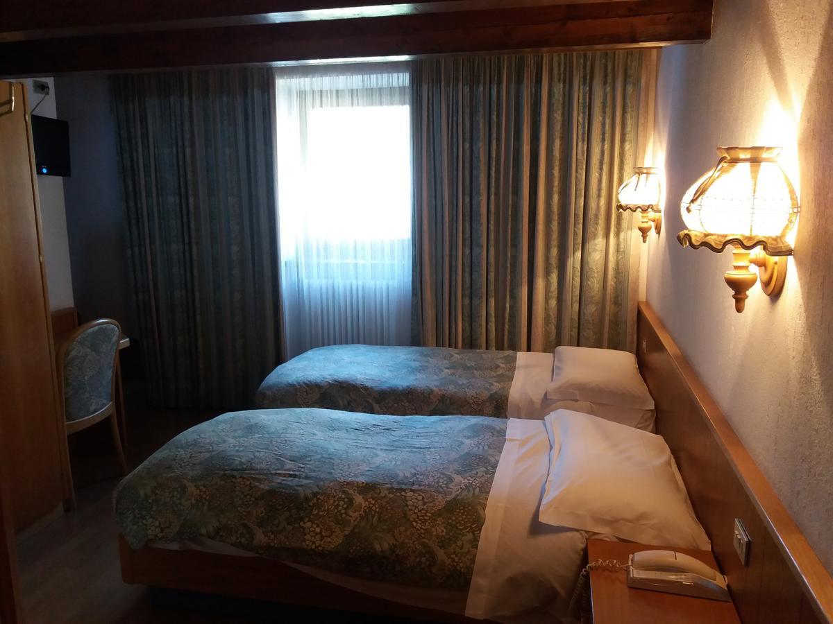 Hotel Ottoz Meuble กูร์มาเยอร์ ภายนอก รูปภาพ