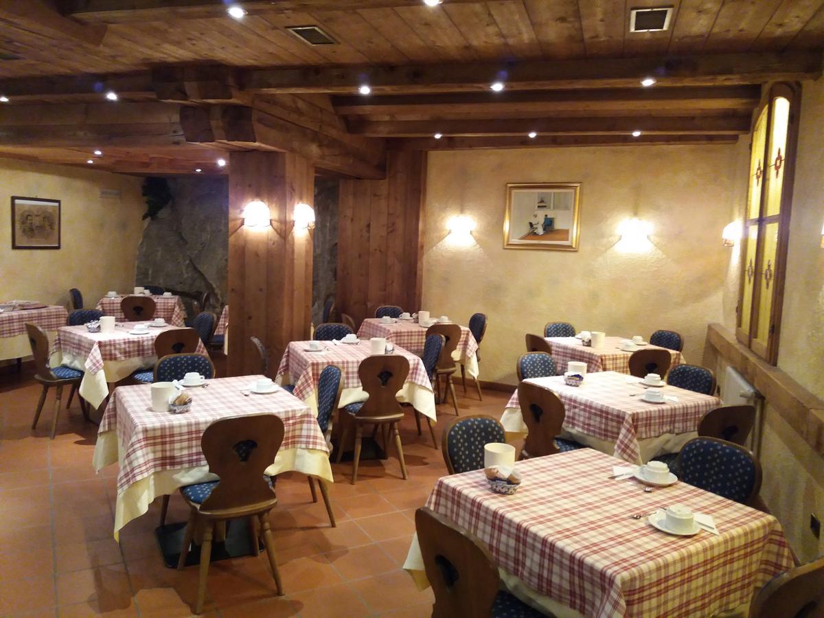 Hotel Ottoz Meuble กูร์มาเยอร์ ภายนอก รูปภาพ