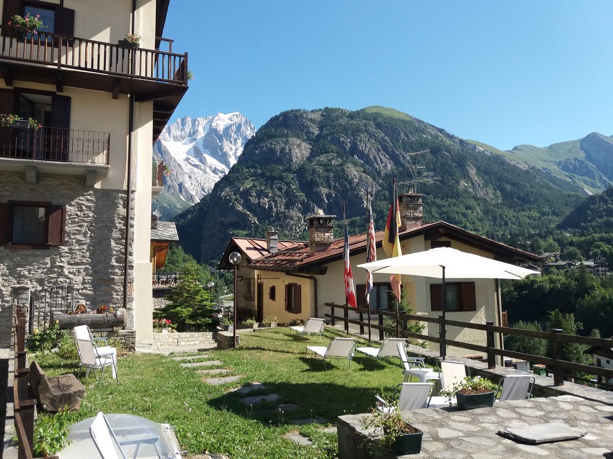 Hotel Ottoz Meuble กูร์มาเยอร์ ภายนอก รูปภาพ