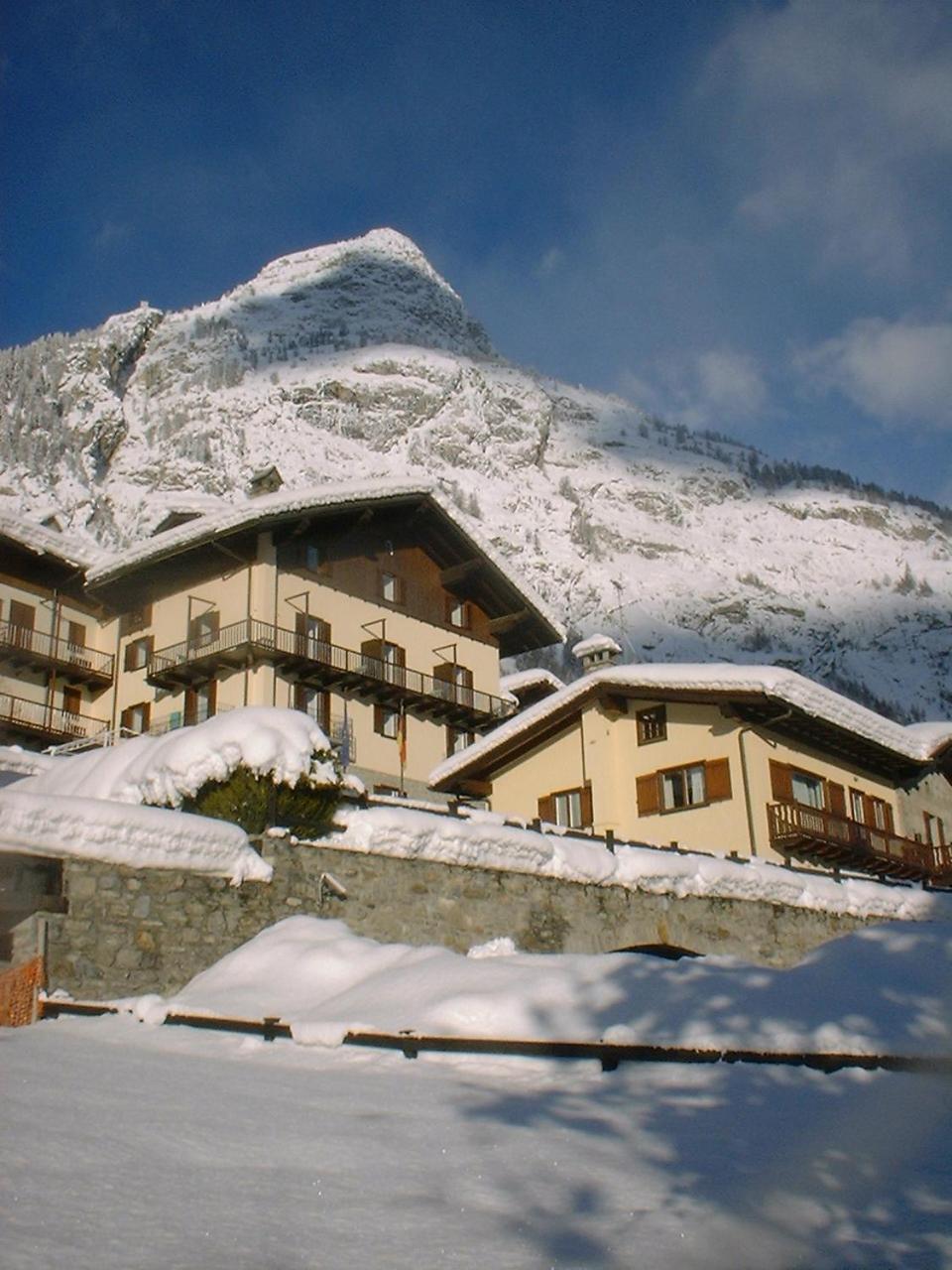Hotel Ottoz Meuble กูร์มาเยอร์ ภายนอก รูปภาพ