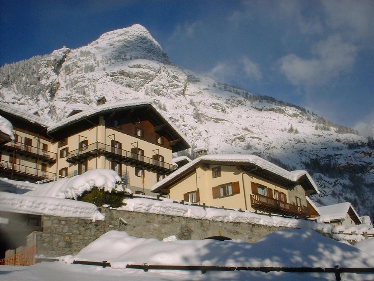 Hotel Ottoz Meuble กูร์มาเยอร์ ภายนอก รูปภาพ